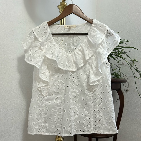 Grade and gather white rubble doily sleeveless shirt - Picture 1 of 4